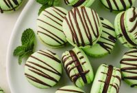Cool Chocolate Mint Macarons
