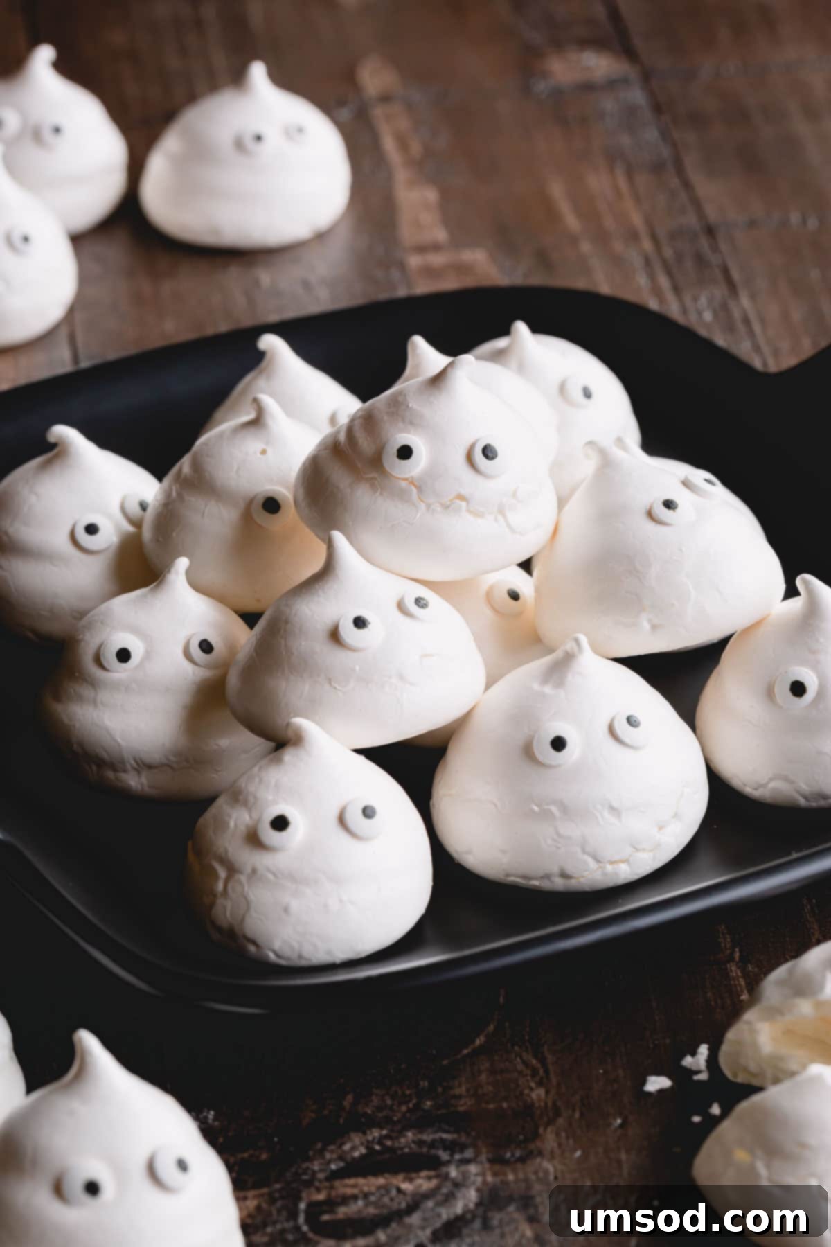 Ghostly Meringue Delights 1 featured 35153
