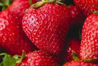 Extend Strawberry Freshness with Proper Cleaning