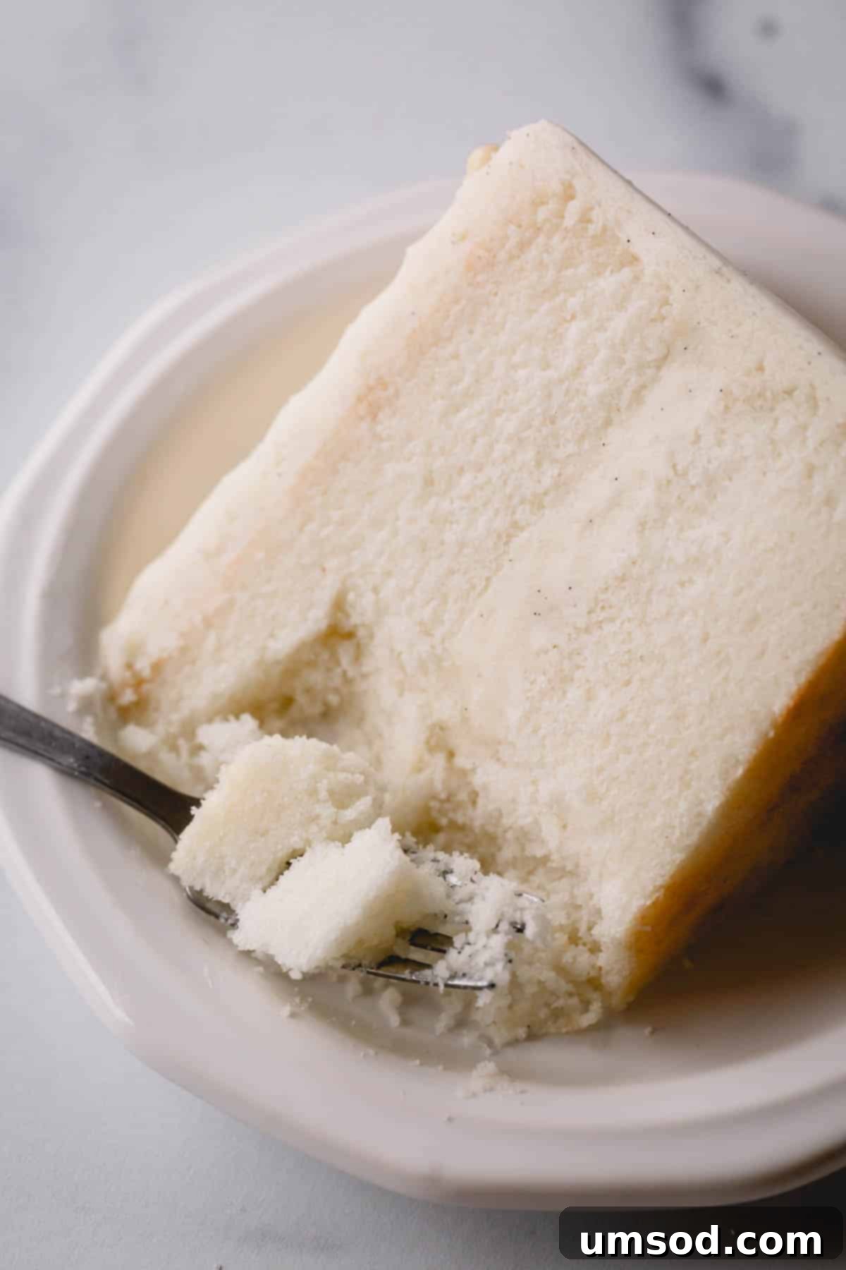 Fluffy White Cake Perfection 1 featured 49908