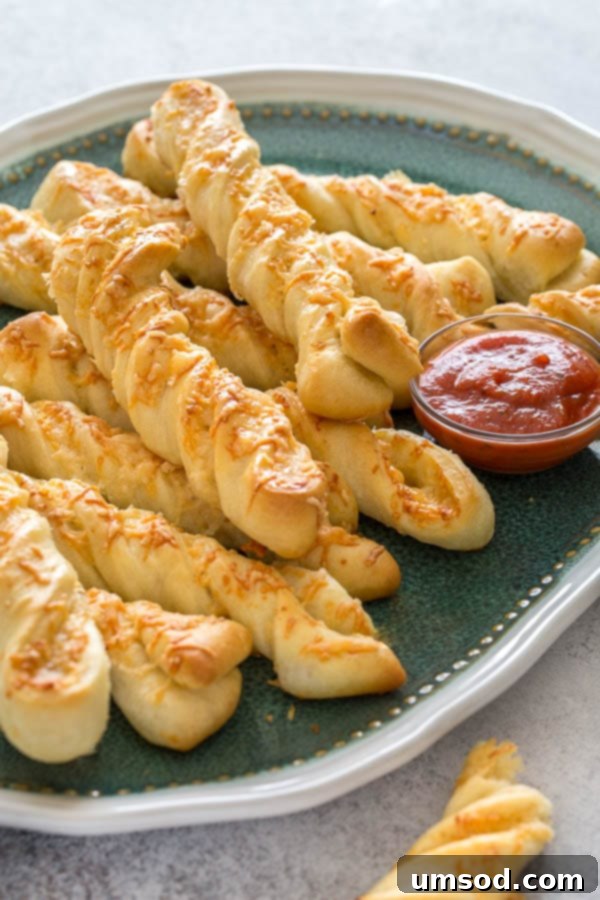 Crispy Garlic Breadsticks 1 featured 5689