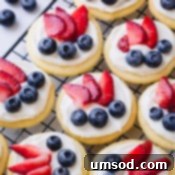 Mini fruit pizza with white chocolate cream cheese frosting - ultimate classic summer dessert in bite-size! It's a perfect make-ahead dessert for a crowd! #fruitpizza #minifruitpizza