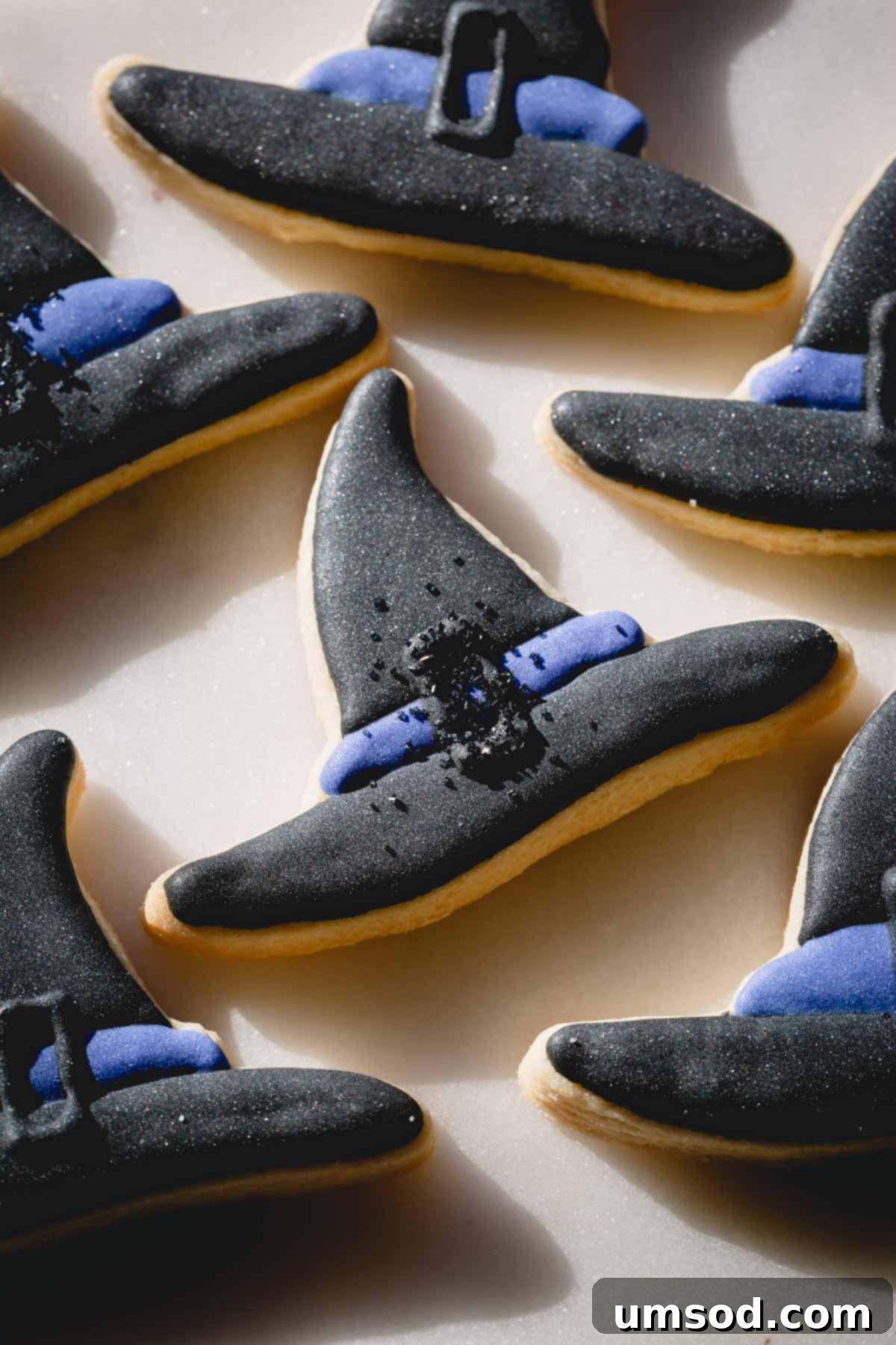 Witch hat Halloween sugar cookies.