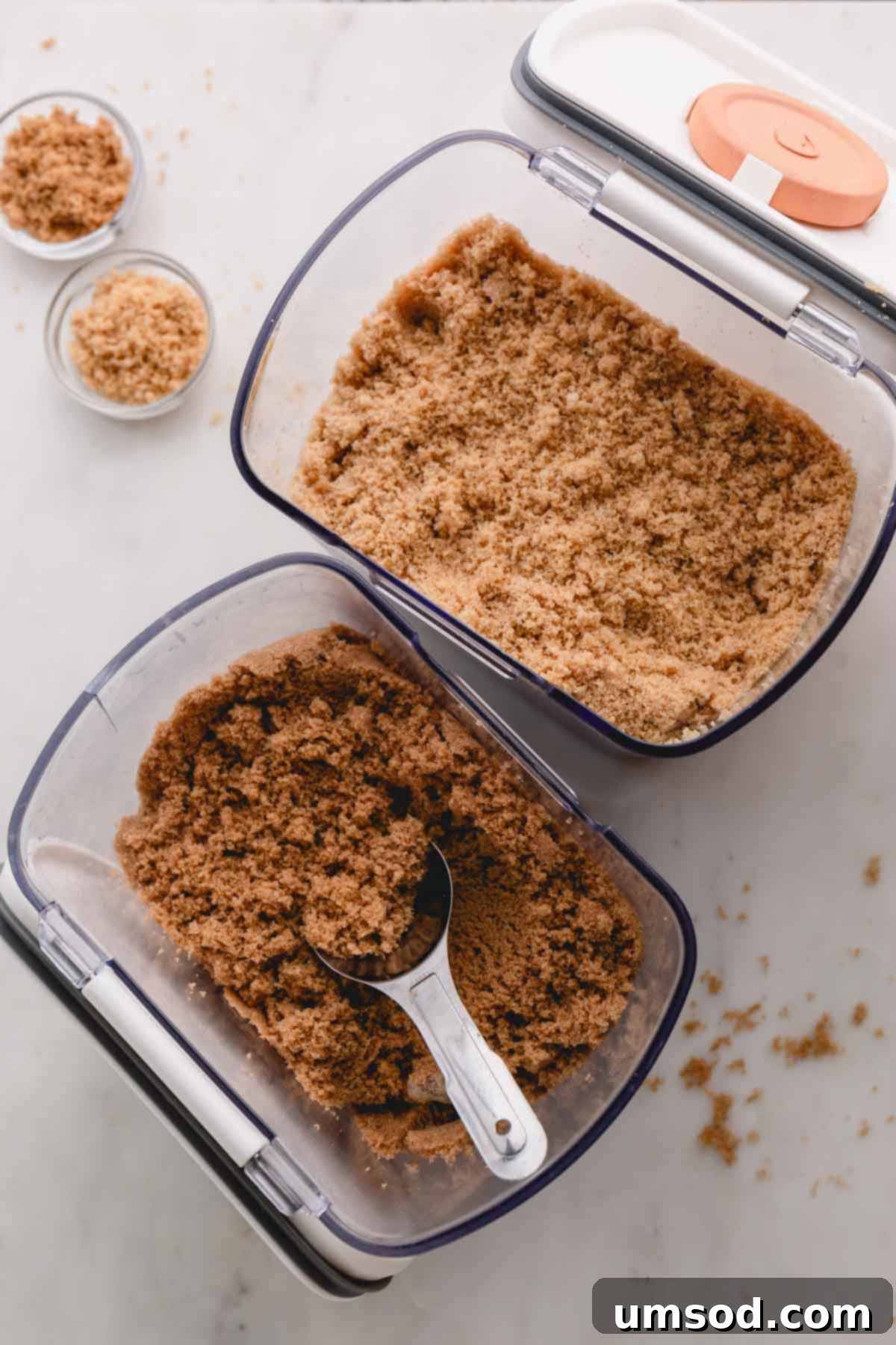 Sugar Essentials: 13 Common Types and Their Best Uses 4 Containers of both light and dark brown sugars, highlighting their distinct colors and textures.